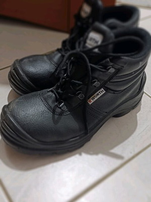 Work shoes slightly used, size 41, black