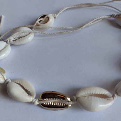 Shell anklet with gold shell center, adjustable length