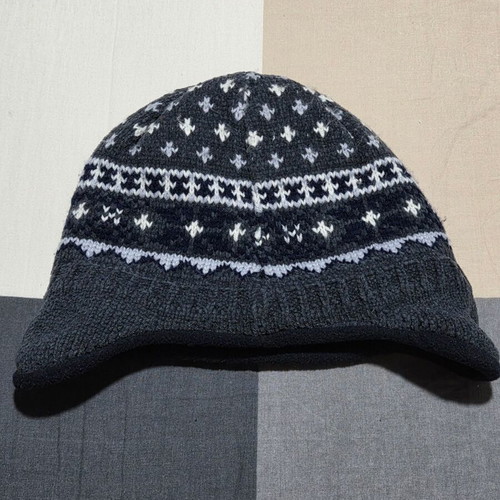 Children's hat like new, for up to 8 years, white and gray