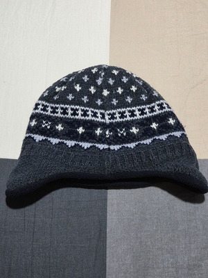 Children's hat like new, for up to 8 years, white and gray