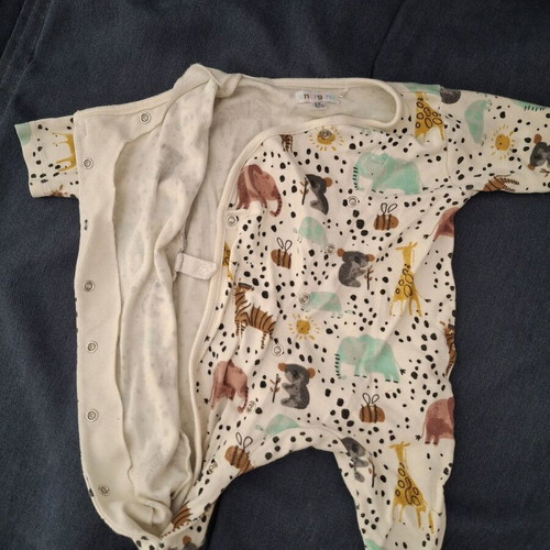 Baby bodysuit like new 3-6 months
