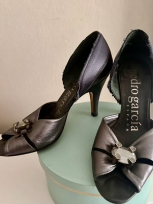 Pedro Garcia evening pumps like new, size 36