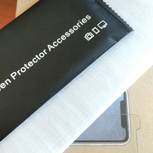 Celly mobile phone cases size L and Vivid screen protectors set new