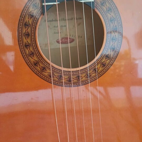 Classical guitar used with electroacoustic strings in very good condition