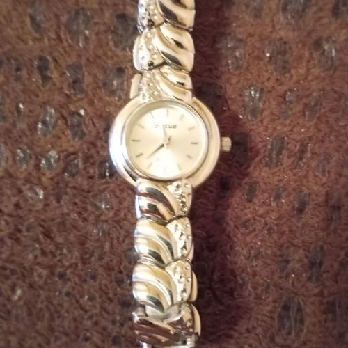 Women's elegant silver watch like new with bracelet and white stones