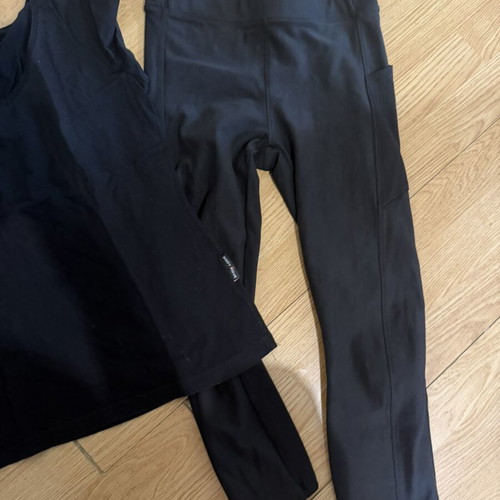 Domyos Capri leggings and black shirt gift