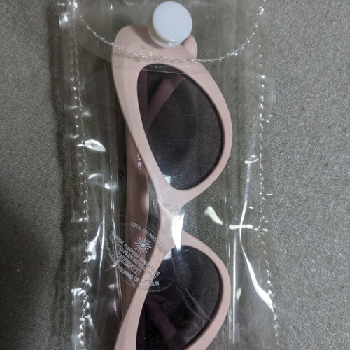 Cateye sunglasses used, girls, pink pastel, Mango brand