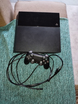 PlayStation 4 500GB като нов с оригинален контролер и кабели