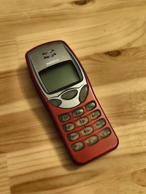 Nokia 3210 phone for repair