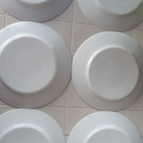 Set of 6 small white porcelain plates like new for food or dessert