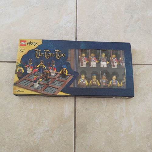 LEGO Pirates Tic Tac Toe set