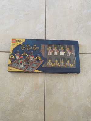 LEGO Pirates Tic Tac Toe set