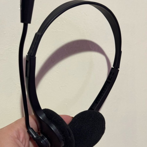 Headphones with microphone wired like new