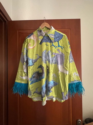 Milkwhite shirt like new with colorful feathers, size S