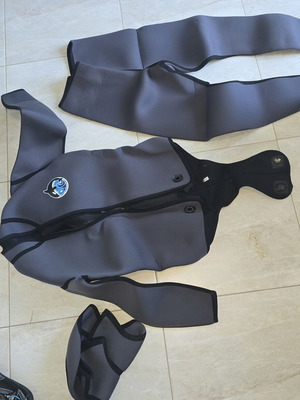 Orca wetsuit size medium