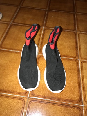 Athletic shoes used with memory foam insole, size 39, black