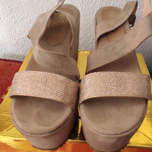 Celebrity beige platform sandals like new, size 39