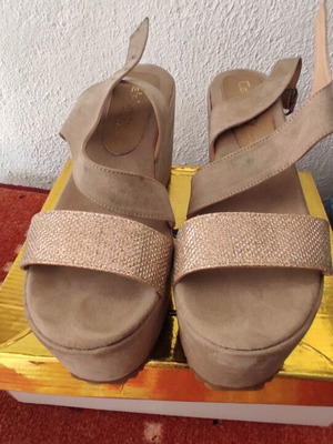 Celebrity beige platform sandals like new, size 39