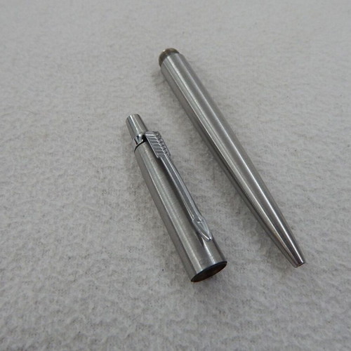 Parker metal pen used with case