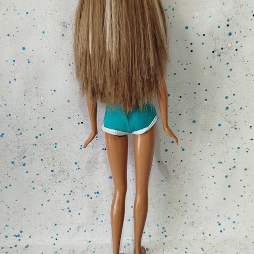 Barbie Cali Girl 2005 doll with small flaw, redressed