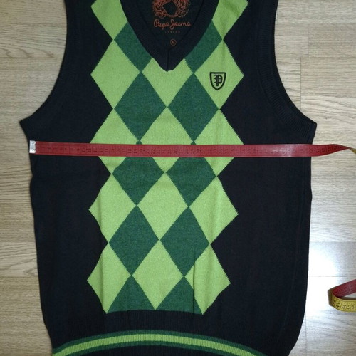 Pepe Jeans sleeveless sweater like new, brown with green pattern, size M