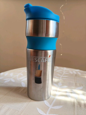 Θερμός Nescafe σαν καινούργιο με αντιολισθητική λαβή μπλε