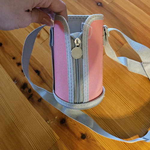 Water bottle case like new with pocket, hard