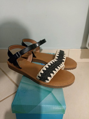 Girls' sandals like new, size 33, black and beige