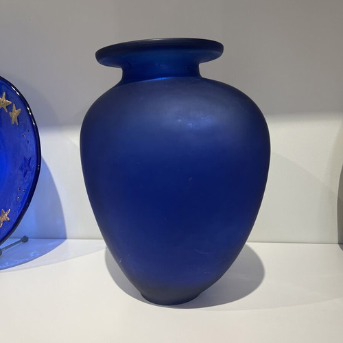 Blue glass vase like new