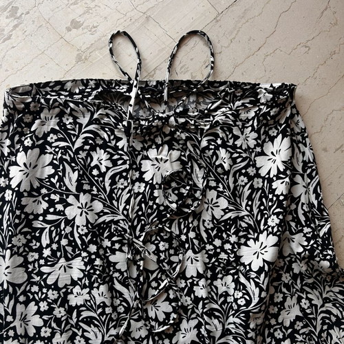 Floral skirt Sinsay size L, like new, black and white