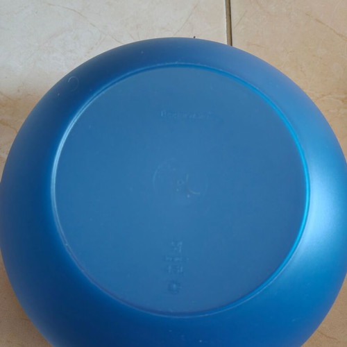 Tupperware bowl with lid 4.3l new