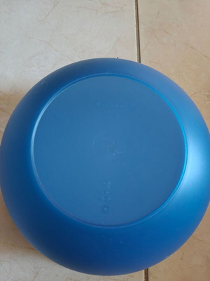 Tupperware bowl with lid 4.3l new