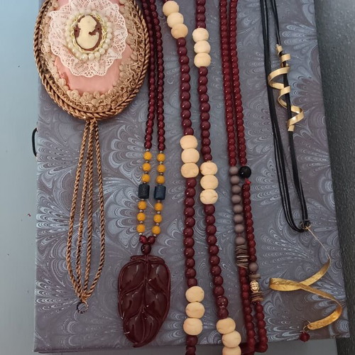 Necklaces set of 4 with gift mirror like new