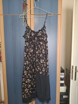 Attrattivo floral dress like new, size large, colorful