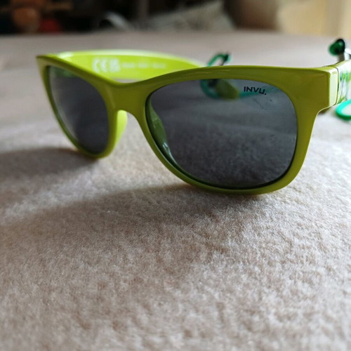 Invu Kids Sunglasses K2302K polarized green like new for 0-3 years