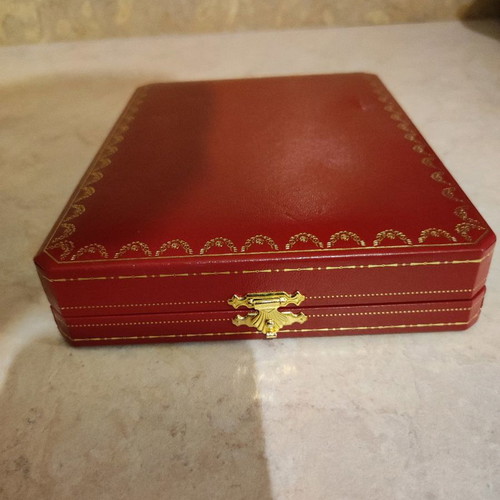 Cartier necklace box like new