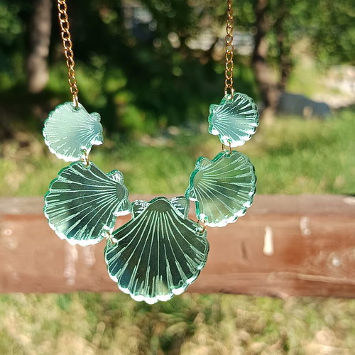 Plexiglass necklace with stainless steel adjustable chain, green