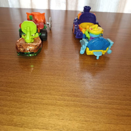 Super Zing races like new, detachable toys