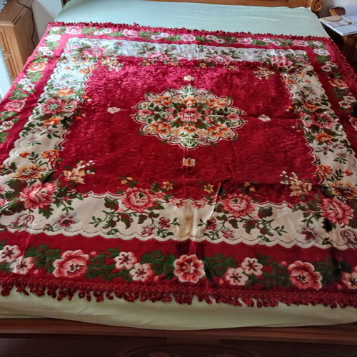 Velvet square tablecloth 1.50x1.50 m, burgundy with floral print
