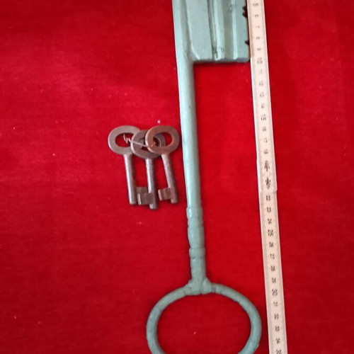 Antique key used, iron, pack of 4 pieces, 1680-1821
