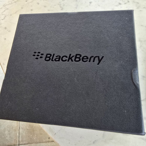 Blackberry Bold 9000 1256 used, collector's item with box and charger