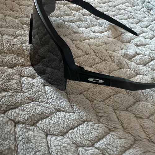 Oakley sunglasses like new, black