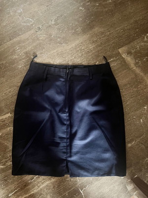 Skirt dark blue medium with zipper, like new