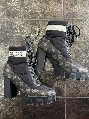 Γυναικεία μποτάκια Guess Nashia μεταχειρισμένα, μέγεθος 39, μαύρο και καφέ