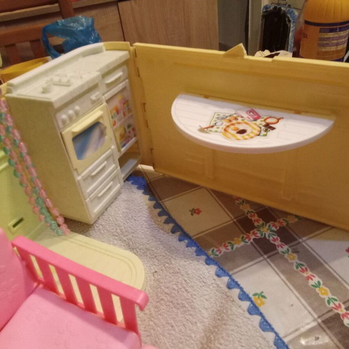 Barbie dollhouse like new with radio