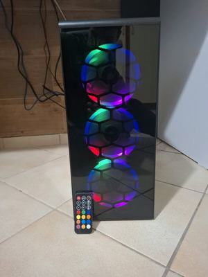 Gaming PC σαν καινούργιο με Intel Core i5-12400F, NVIDIA GeForce RTX 3060, 16 GB RAM, οθόνη Dell και πληκτρολόγιο Razer