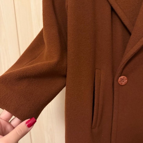 Chocolate women's coat like new with padded shoulders, quality fabric