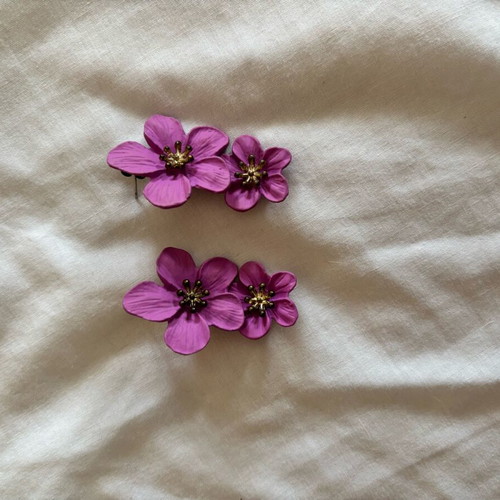 Flower earrings dangling like new
