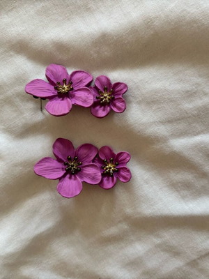 Flower earrings dangling like new