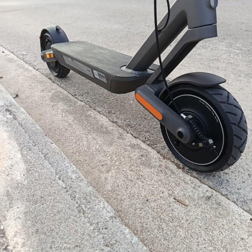 Xiaomi 4 Ultra Electric Scooter like new, 600 km range